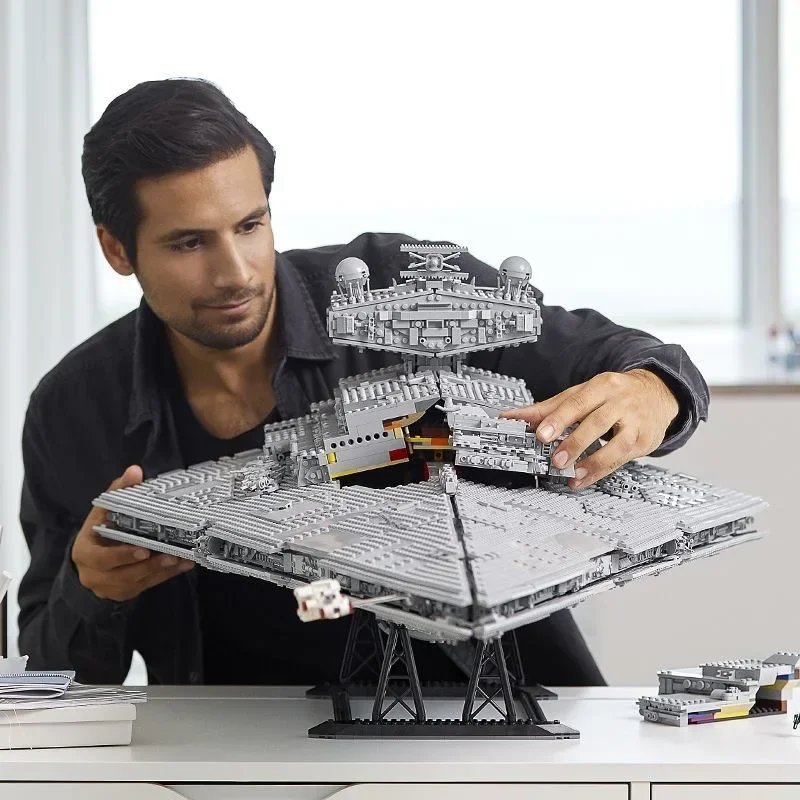 Bandai Unique Assembly Toy Set - Event Launch Party のレビューと価格